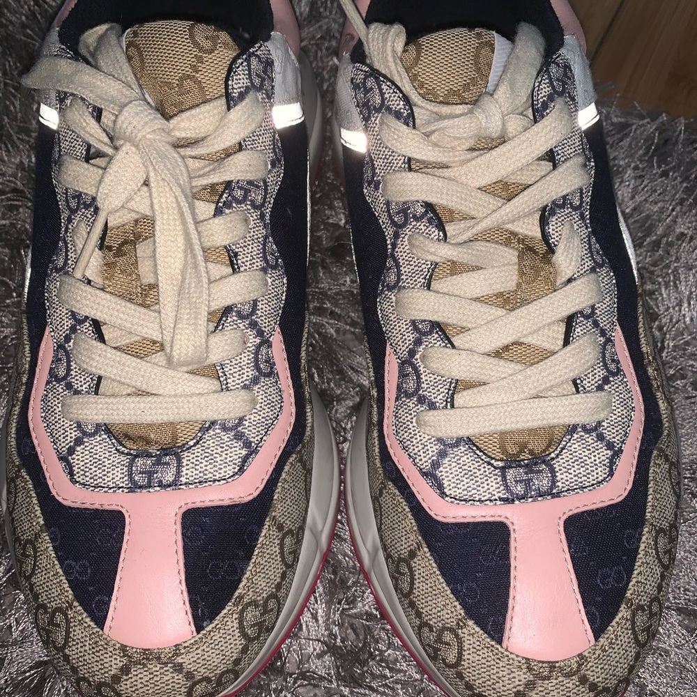 Women's gucci GG Rhyton sneaker SIZE 40
$ 830 original price